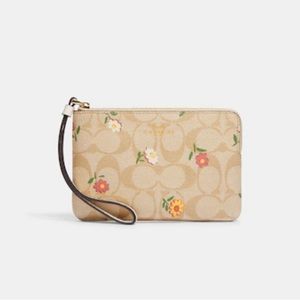 🆕 COACH! 🌸 SMALL WRISTLET IN NOSTALGIC DITSY PRINT 🌺